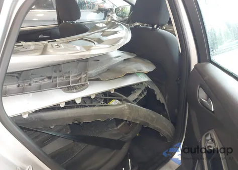 2016 Ford Focus Se z USA, uszkodzony, nr VIN 1FADP3K24GL256492